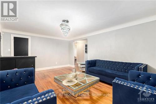 917 Pinecrest Road, Ottawa, ON - Indoor Photo Showing Living Room