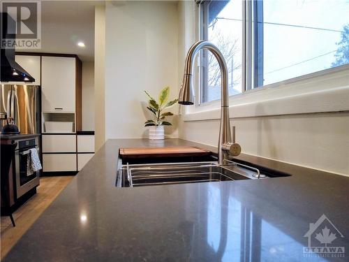 62 Viewmount Drive, Ottawa, ON - Indoor Photo Showing Kitchen