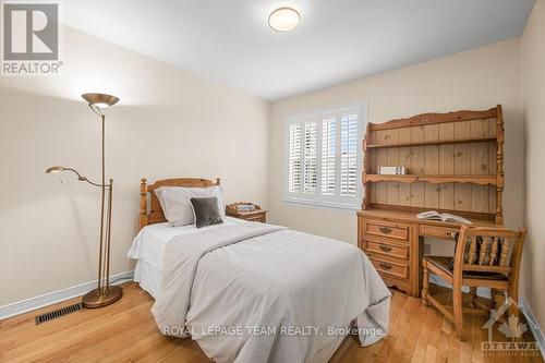 33 Durham, Ottawa, ON - Indoor Photo Showing Bedroom