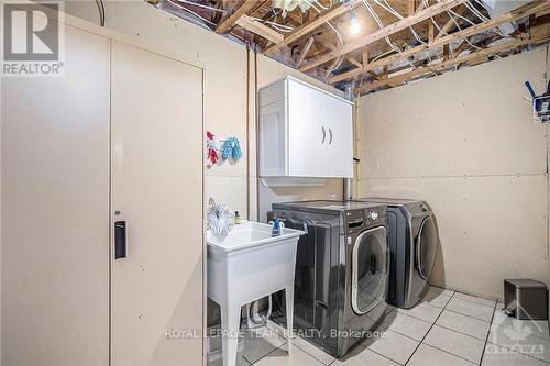 450 Big Horn Way, Ottawa, ON - Indoor Photo Showing Laundry Room