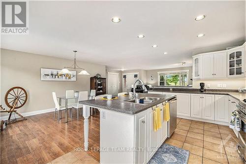 450 Big Horn Way, Ottawa, ON - Indoor Photo Showing Kitchen With Double Sink