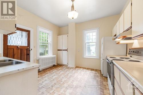 198 Cobourg Street, Ottawa, ON - Indoor Photo Showing Kitchen With Double Sink