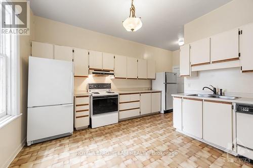 198 Cobourg Street, Ottawa, ON - Indoor Photo Showing Kitchen With Double Sink