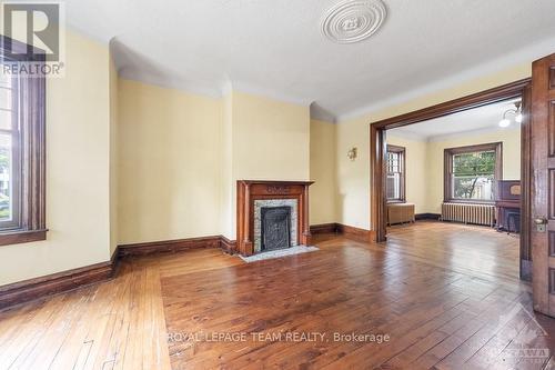 198 Cobourg Street, Ottawa, ON - Indoor Photo Showing Living Room With Fireplace