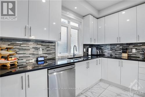 771 Fiddlehead Street, Ottawa, ON - Indoor Photo Showing Kitchen With Double Sink With Upgraded Kitchen