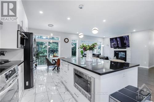 771 Fiddlehead Street, Ottawa, ON - Indoor Photo Showing Kitchen With Upgraded Kitchen