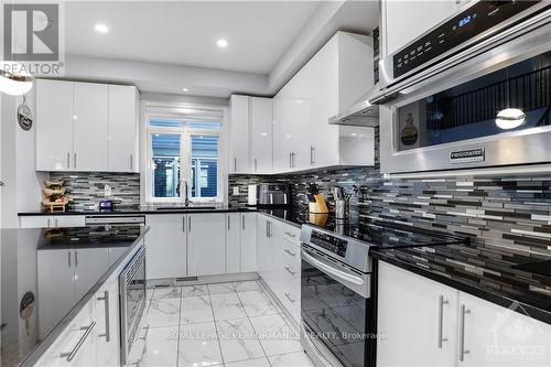 771 Fiddlehead Street, Ottawa, ON - Indoor Photo Showing Kitchen With Upgraded Kitchen