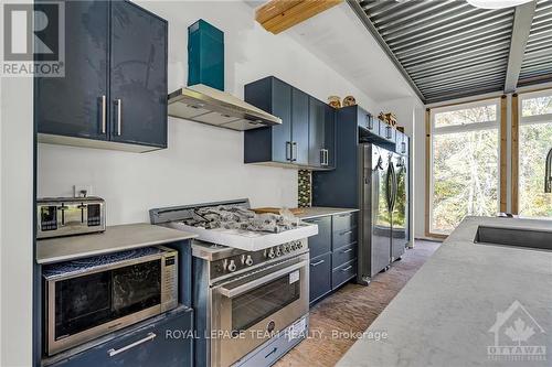 4397 Billy Lane, South Dundas, ON - Indoor Photo Showing Kitchen