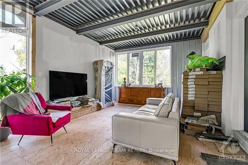 4397 Billy Lane, South Dundas, ON - Indoor Photo Showing Living Room