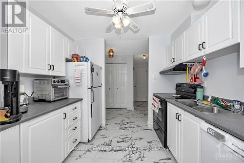 306 - 10 Armstrong Drive, Smiths Falls, ON - Indoor Photo Showing Kitchen