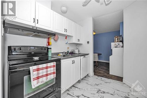 306 - 10 Armstrong Drive, Smiths Falls, ON - Indoor Photo Showing Kitchen