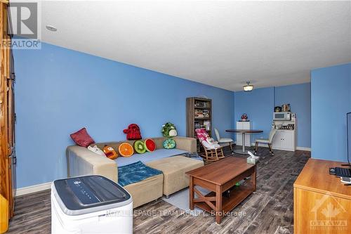 306 - 10 Armstrong Drive, Smiths Falls, ON - Indoor Photo Showing Living Room