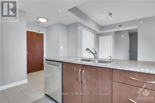 307 - 575 Byron Avenue, Ottawa, ON - Indoor Photo Showing Kitchen With Double Sink