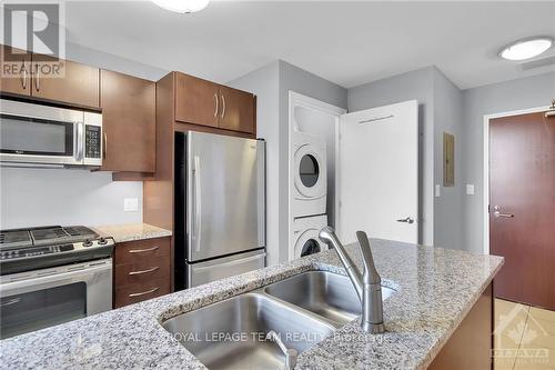 307 - 575 Byron Avenue, Ottawa, ON - Indoor Photo Showing Kitchen With Double Sink