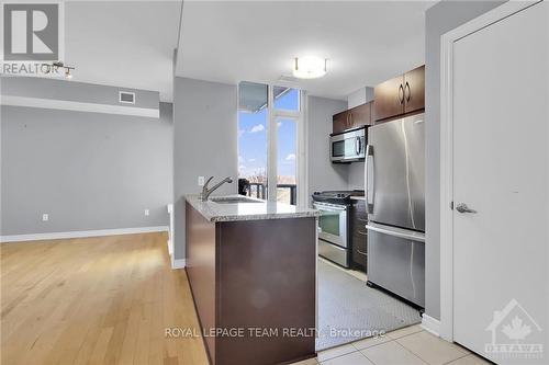 307 - 575 Byron Avenue, Ottawa, ON - Indoor Photo Showing Kitchen With Stainless Steel Kitchen