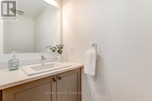 218 Calvington Avenue, Ottawa, ON - Indoor Photo Showing Bathroom