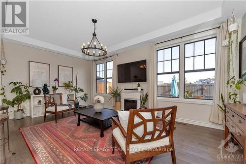 100 Burbot Street, Ottawa, ON - Indoor Photo Showing Living Room