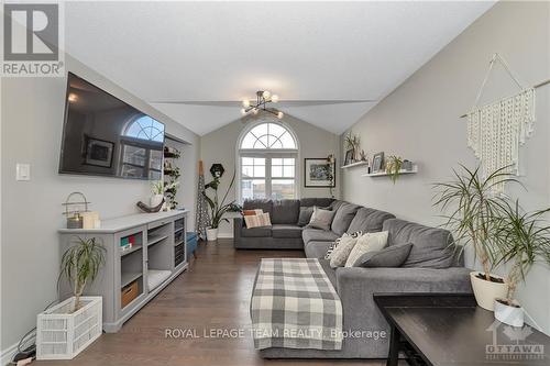 100 Burbot Street, Ottawa, ON - Indoor Photo Showing Living Room