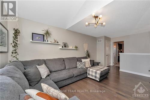 100 Burbot Street, Ottawa, ON - Indoor Photo Showing Living Room