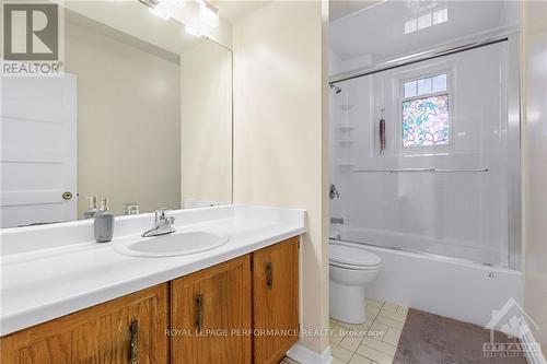 453 Slater Street, Ottawa, ON - Indoor Photo Showing Bathroom