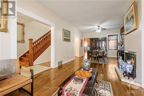 453 Slater Street, Ottawa, ON - Indoor Photo Showing Living Room