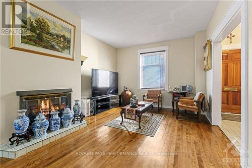 453 Slater Street, Ottawa, ON - Indoor Photo Showing Living Room