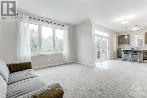 121 Seabert Drive, Arnprior, ON - Indoor Photo Showing Living Room