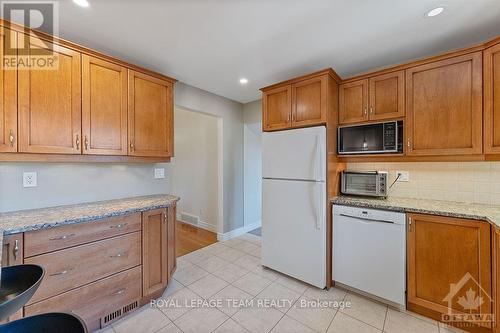 1132 Sugarbush Court, Ottawa, ON - Indoor Photo Showing Kitchen