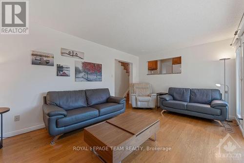 1132 Sugarbush Court, Ottawa, ON - Indoor Photo Showing Living Room