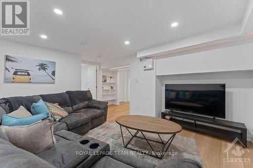 1132 Sugarbush Court, Ottawa, ON - Indoor Photo Showing Living Room