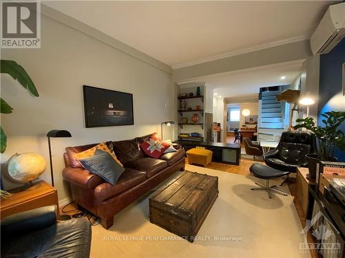 142 St Andrew Street, Ottawa, ON - Indoor Photo Showing Living Room