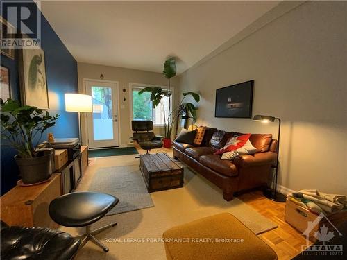 142 St Andrew Street, Ottawa, ON - Indoor Photo Showing Living Room