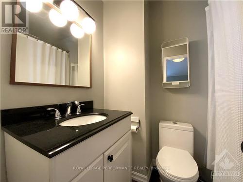 142 St Andrew Street, Ottawa, ON - Indoor Photo Showing Bathroom