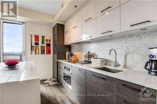 1204 - 428 Sparks Street, Ottawa, ON - Indoor Photo Showing Kitchen With Upgraded Kitchen