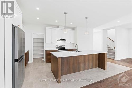 305 Wood Avenue, Smiths Falls, ON - Indoor Photo Showing Kitchen With Upgraded Kitchen