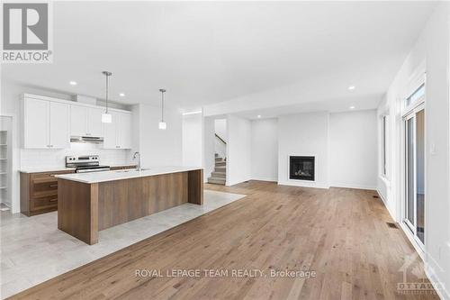 305 Wood Avenue, Smiths Falls, ON - Indoor Photo Showing Kitchen With Upgraded Kitchen