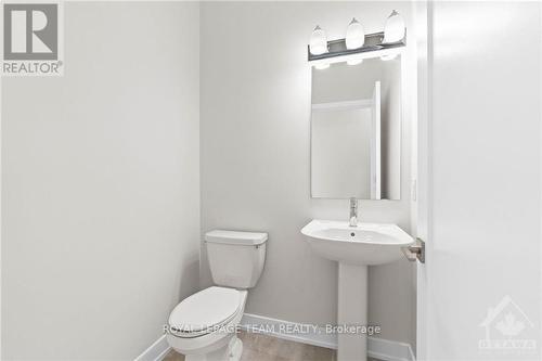 305 Wood Avenue, Smiths Falls, ON - Indoor Photo Showing Bathroom