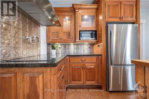 100 Elmsley Street N, Smiths Falls, ON - Indoor Photo Showing Kitchen