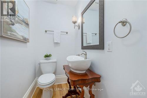 100 Elmsley Street N, Smiths Falls, ON - Indoor Photo Showing Bathroom