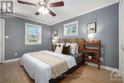 100 Elmsley Street N, Smiths Falls, ON - Indoor Photo Showing Bedroom