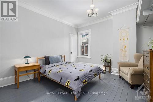 100 Elmsley Street N, Smiths Falls, ON - Indoor Photo Showing Bedroom