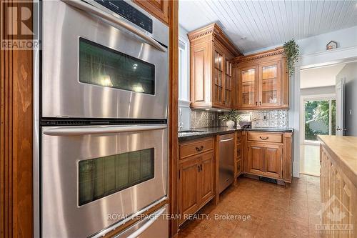 100 Elmsley Street N, Smiths Falls, ON - Indoor Photo Showing Kitchen