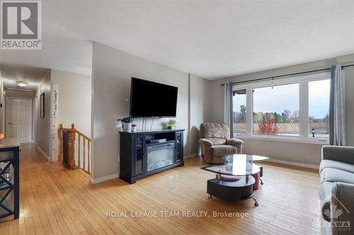 49 Mccallum Drive, Mcnab/Braeside, ON - Indoor Photo Showing Living Room