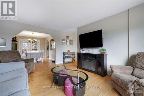 49 Mccallum Drive, Mcnab/Braeside, ON - Indoor Photo Showing Living Room