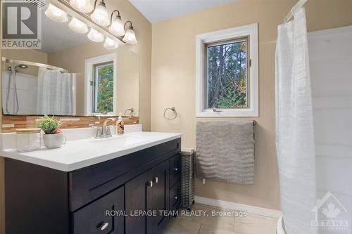 49 Mccallum Drive, Mcnab/Braeside, ON - Indoor Photo Showing Bathroom