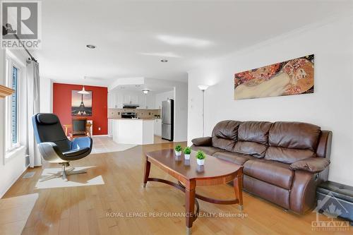 3346 Mccarthy Road, Ottawa, ON - Indoor Photo Showing Living Room