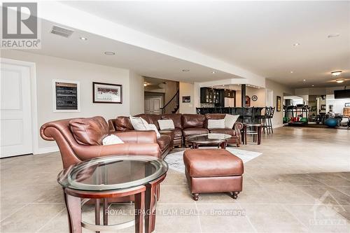 2 Beechgrove Gardens, Ottawa, ON - Indoor Photo Showing Living Room