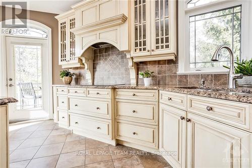 2 Beechgrove Gardens, Ottawa, ON - Indoor Photo Showing Kitchen