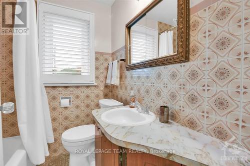 128&130 Bayswater Avenue, Ottawa, ON - Indoor Photo Showing Bathroom