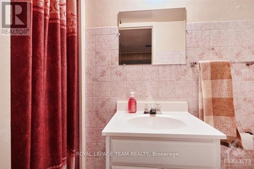 128&130 Bayswater Avenue, Ottawa, ON - Indoor Photo Showing Bathroom